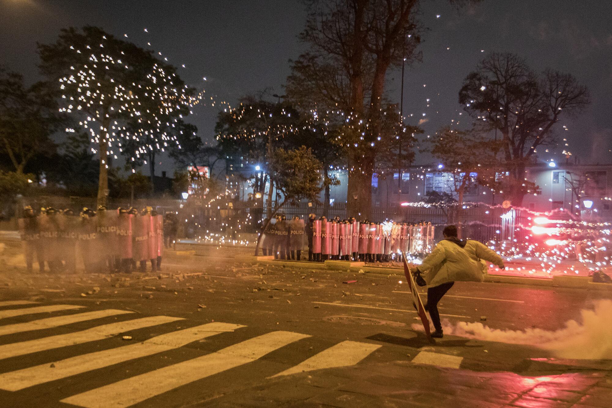 Enfrentamientos entre manifestantes y policía en Lima (Perú) el 15 de octubre de 2025. - 9